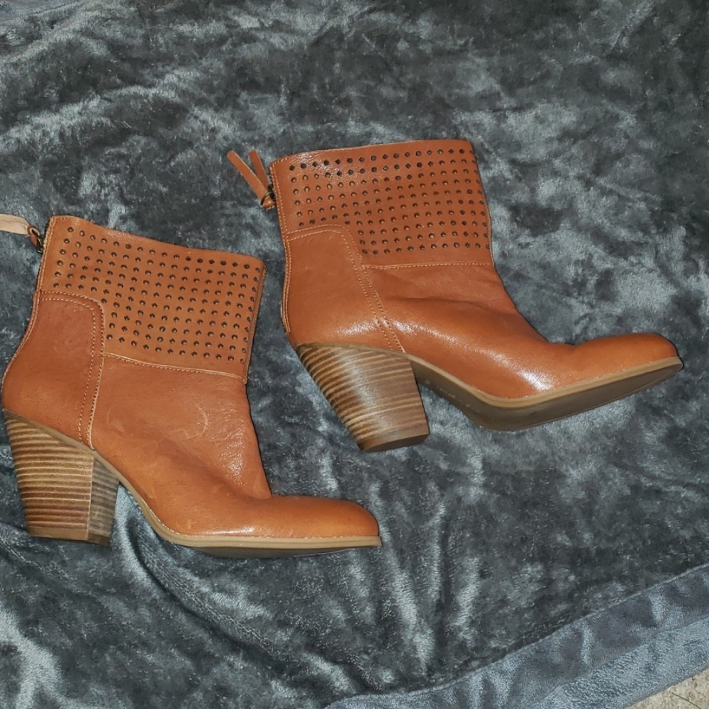 NEW NINE WEST LEATHER BOOTIES. SZ 10
